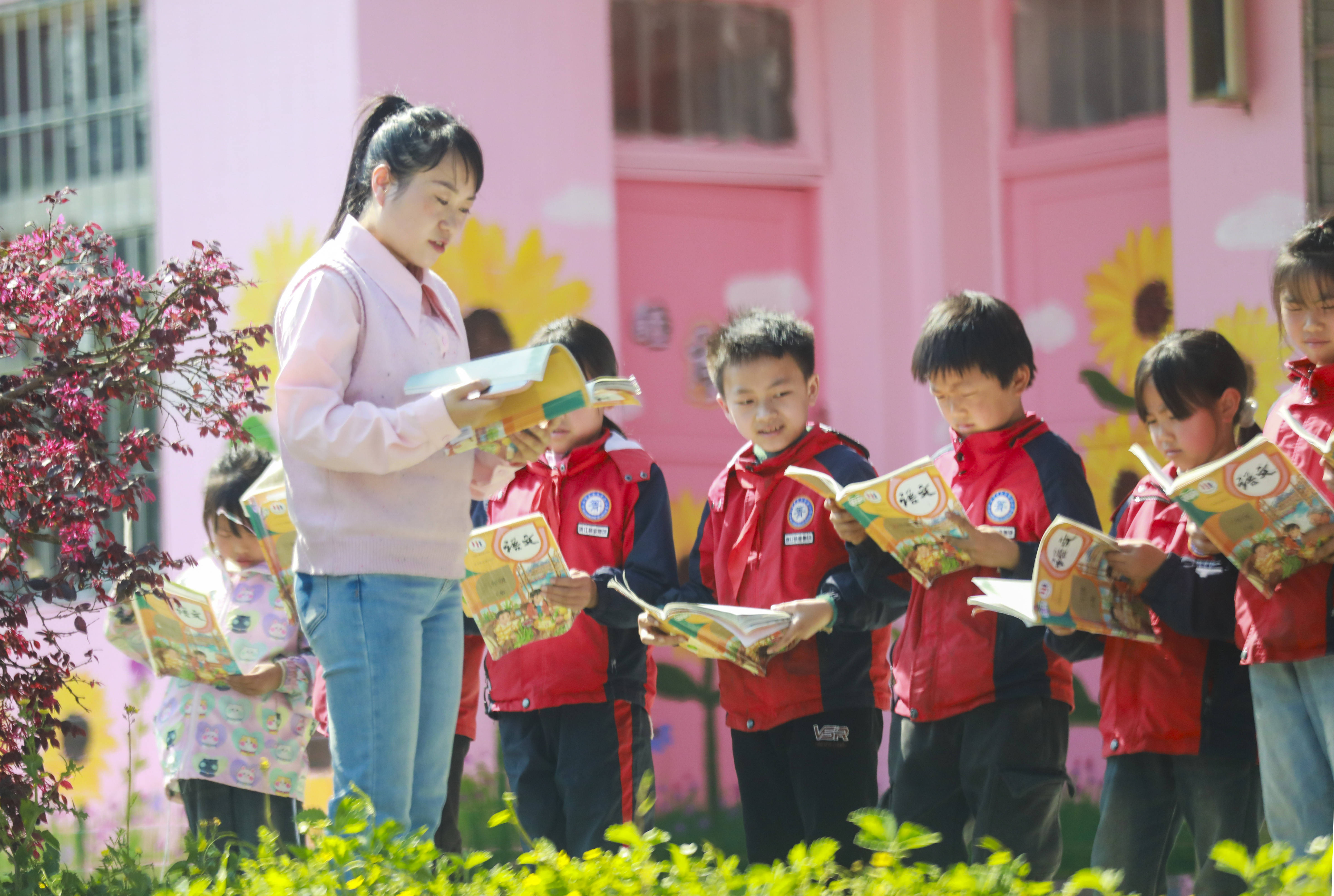 —乡村小学品书香 享春光
