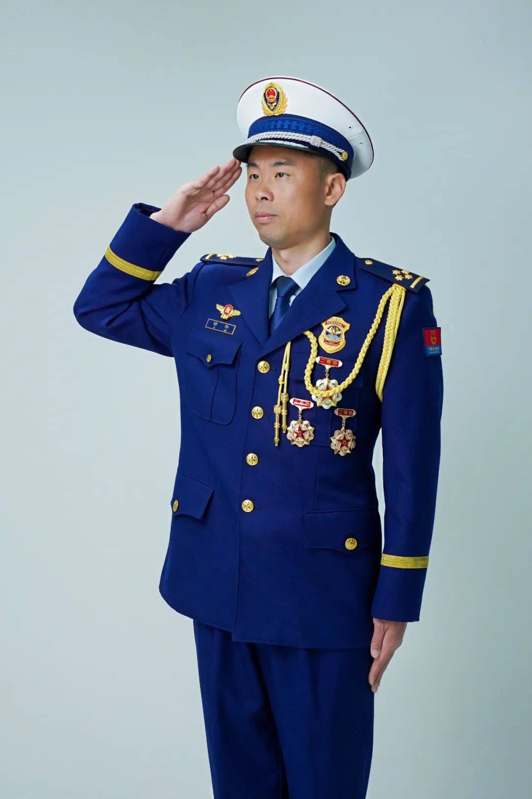 记四川省宜宾市消防救援支队航天路特勤站政治指导员徐华