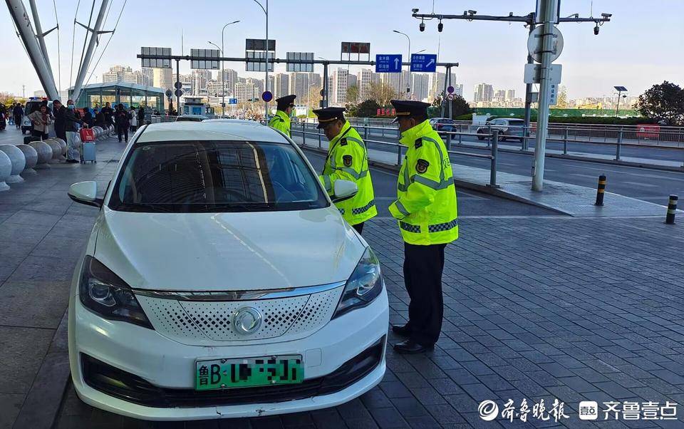 跑黑出租、网约车巡游揽客……青岛一天查获12起违法违规行为_客运_执法人员_出租汽车