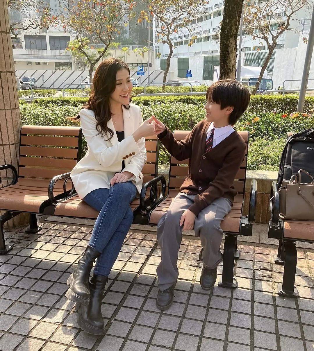 TVB夺命提示大结局在即女主演全员婚纱亮相刘佩玥现场被催婚(图9)