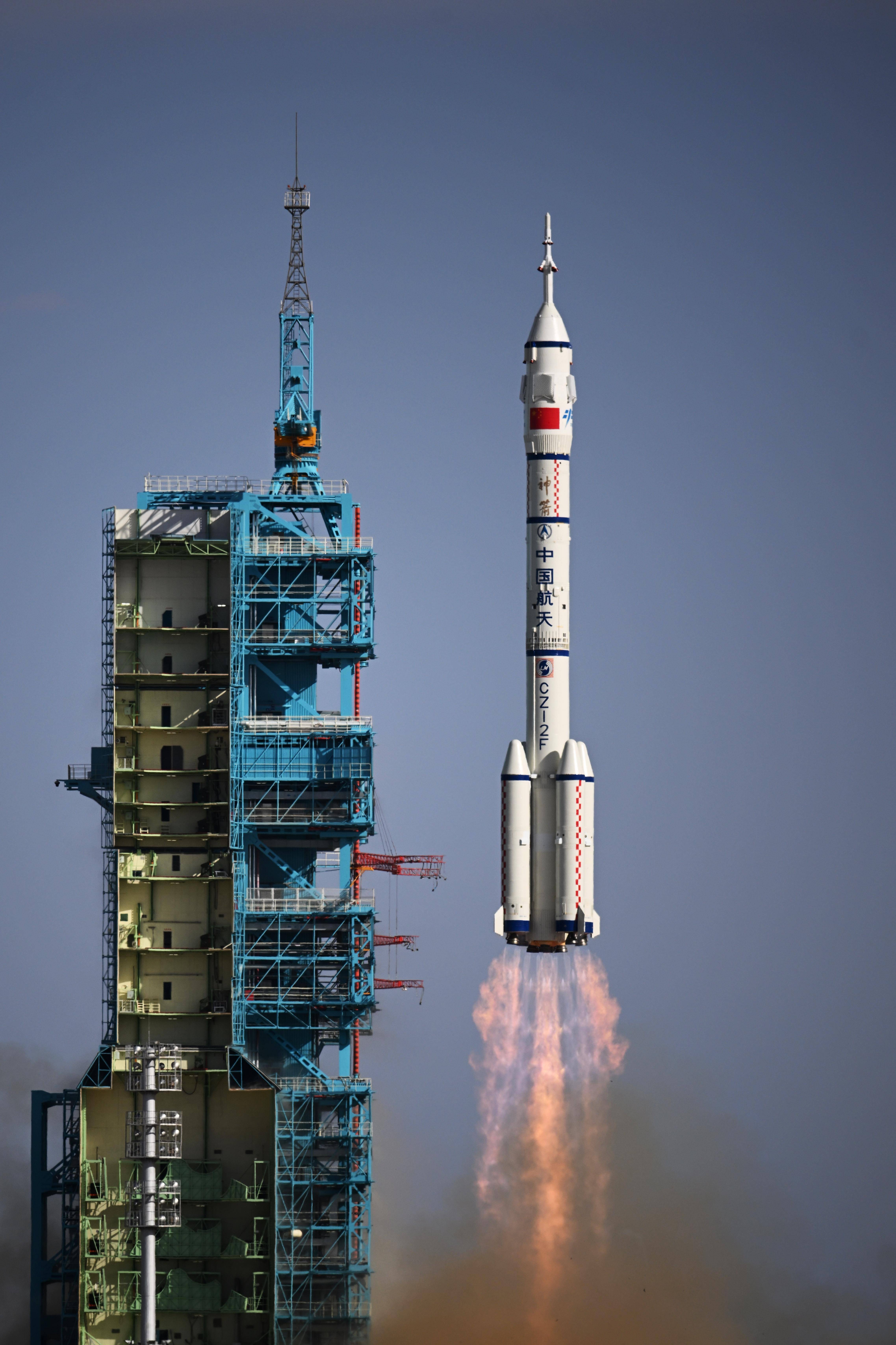 "东方红一号"升空55年之际,神舟二十号再探苍穹