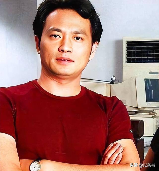 61岁丁志诚现状：住所和前妻相隔200米未再婚，摇身一变成女儿奴