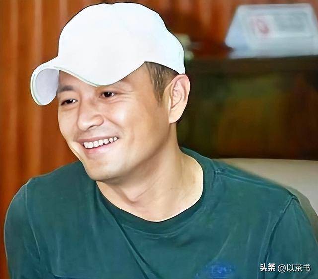 61岁丁志诚现状：住所和前妻相隔200米未再婚，摇身一变成女儿奴