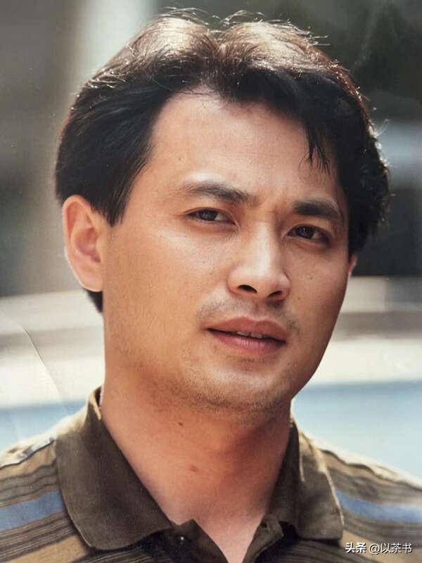 61岁丁志诚现状：住所和前妻相隔200米未再婚，摇身一变成女儿奴