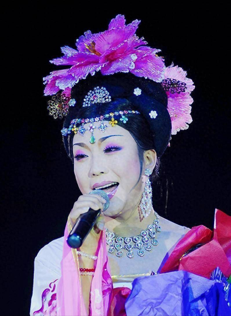 "跳梁小丑"李玉刚跌落神坛,不再被世界宽容,他究竟做了什么?
