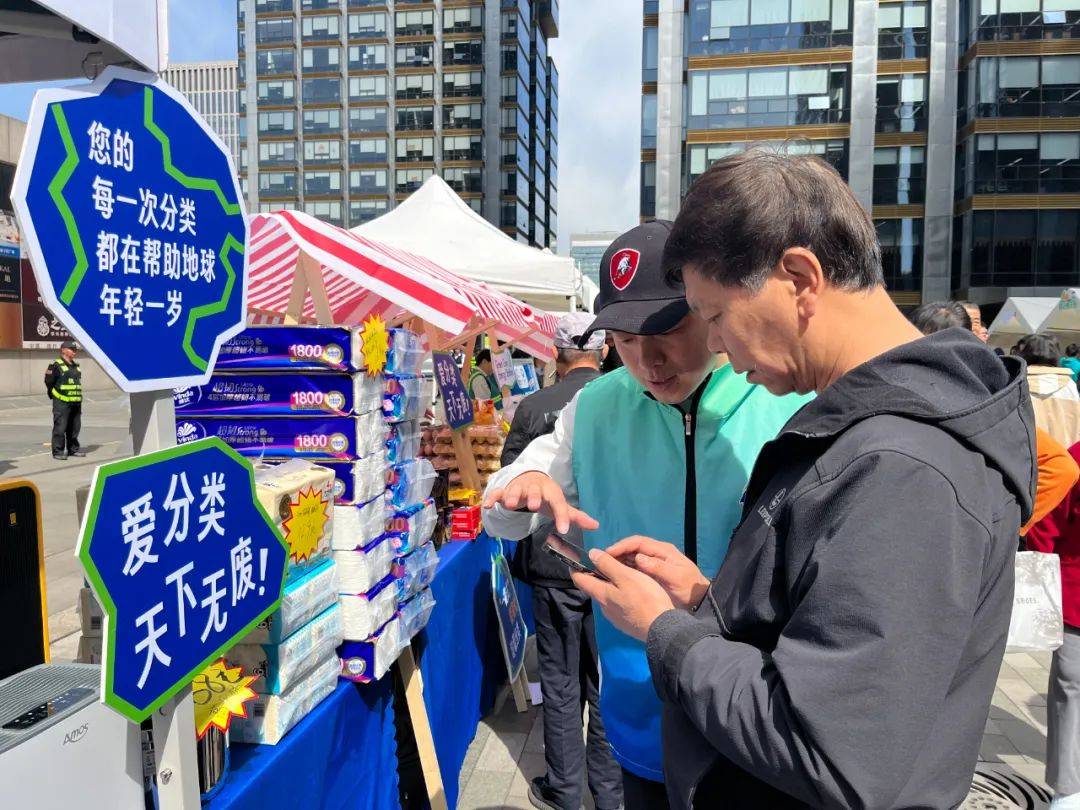 星空体育网址垃圾分类五年耕耘 绽放绿色文明之花(图2)