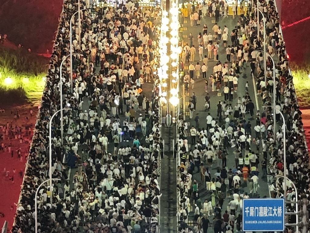 图片[10]-五一黄金周：你拍风景，拍风景的人在拍你-华闻时空