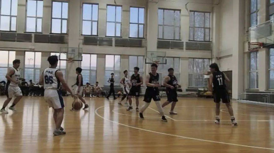哈尔滨学篮球的简单介绍 哈尔滨学篮球的简单

先容
（哈尔滨孩子学篮球的地方） 篮球