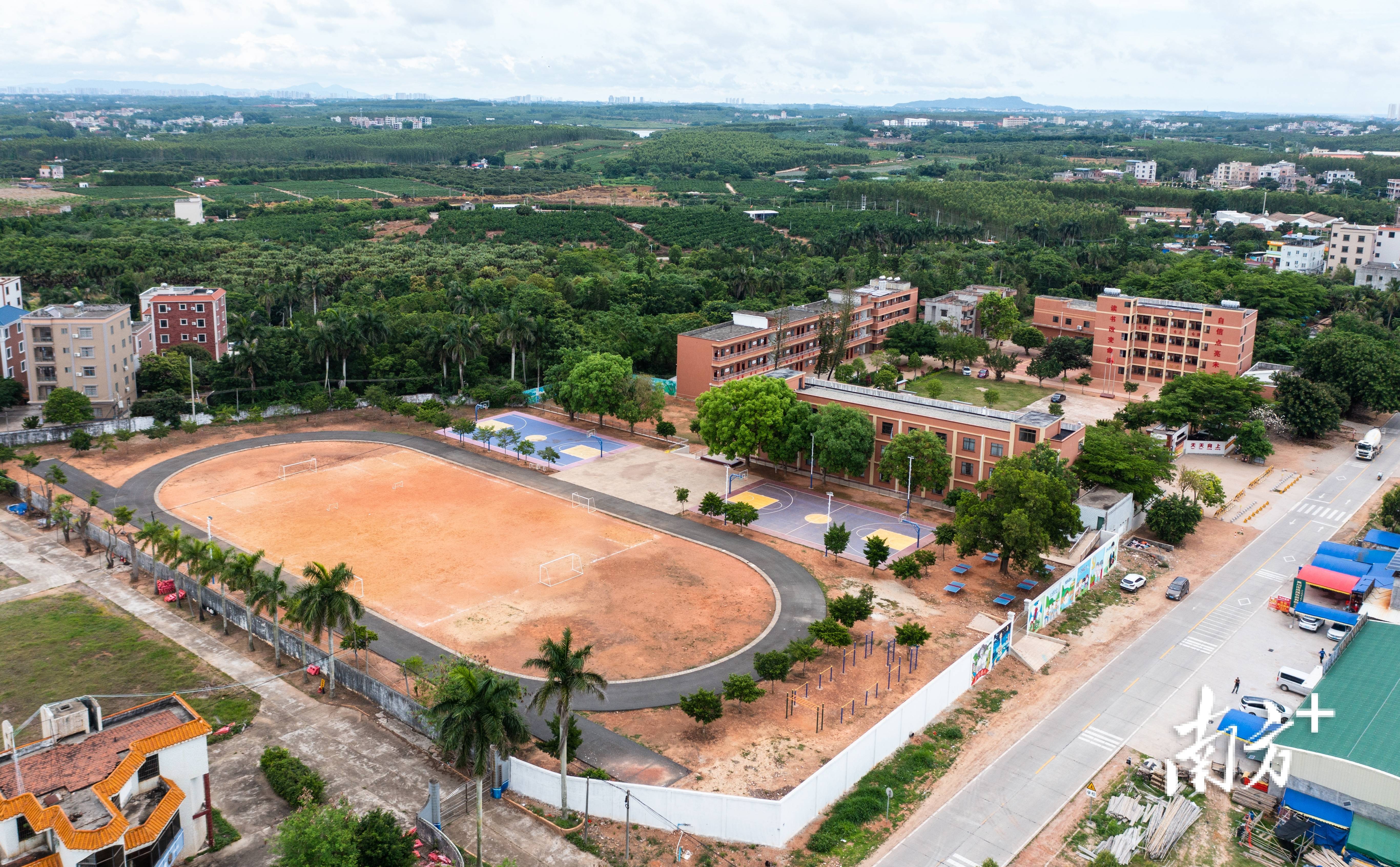 吴川覃巴第三小学:倾情守护,点亮乡村孩子的逐梦征途