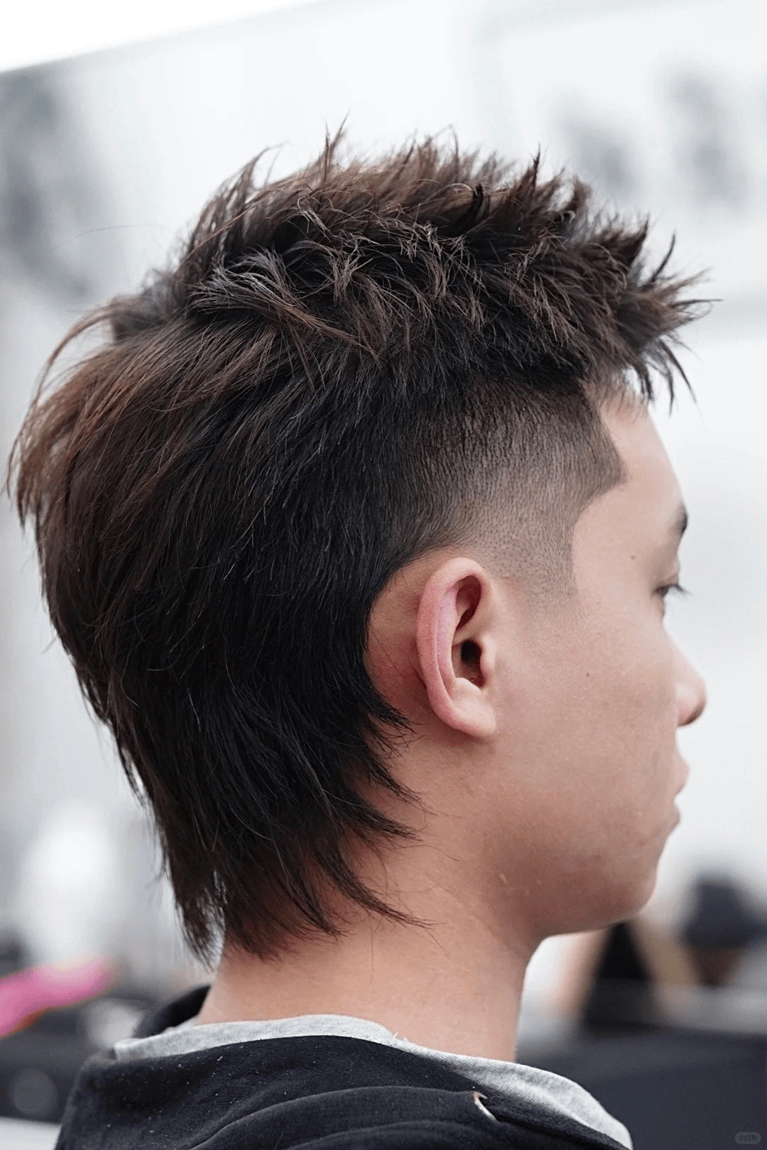 狼尾发型的百搭,飘逸不羁,简直就是行走的荷尔蒙