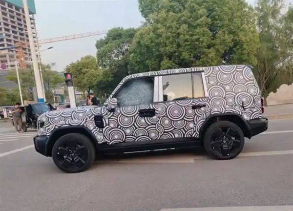iCAR V27硬派SUV谍照曝光，鲲鹏混动加持，定价或落20-25万区间