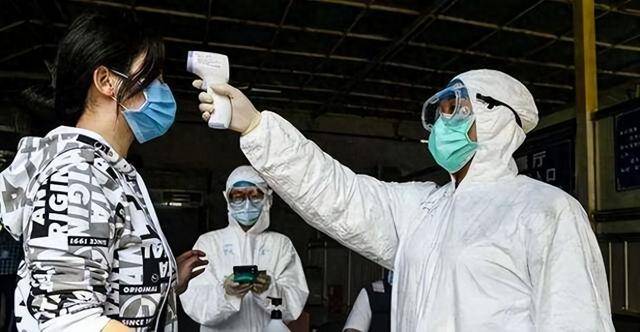 新冠再抬头，多地阳性率上升，可能不发烧
