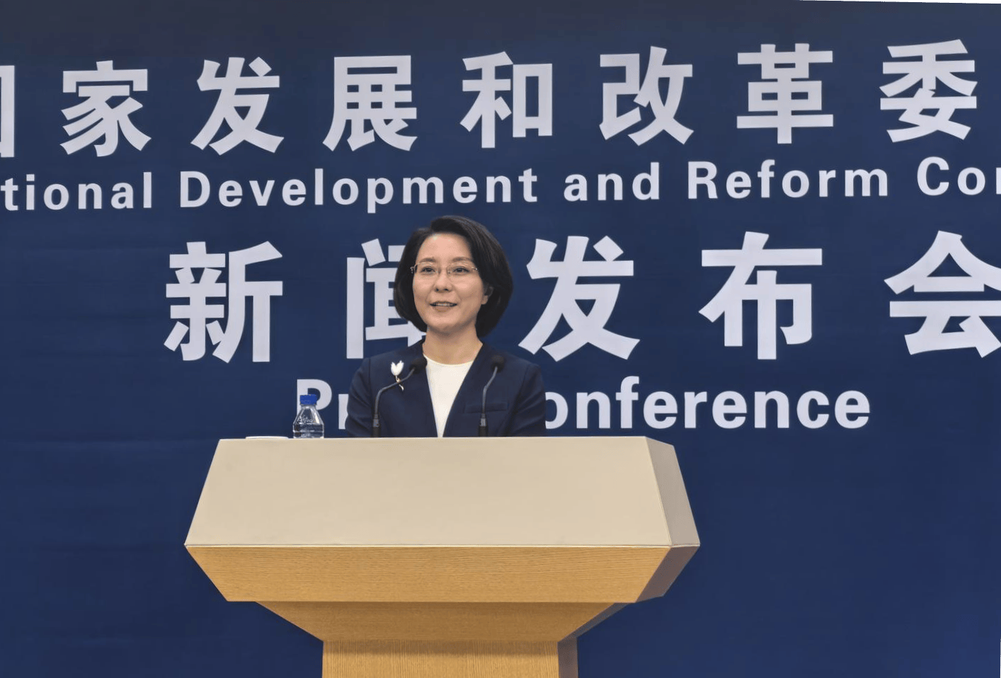 《民营经济促进法》今起实施 国家发改委：加快拖欠民营企业账款清欠进度