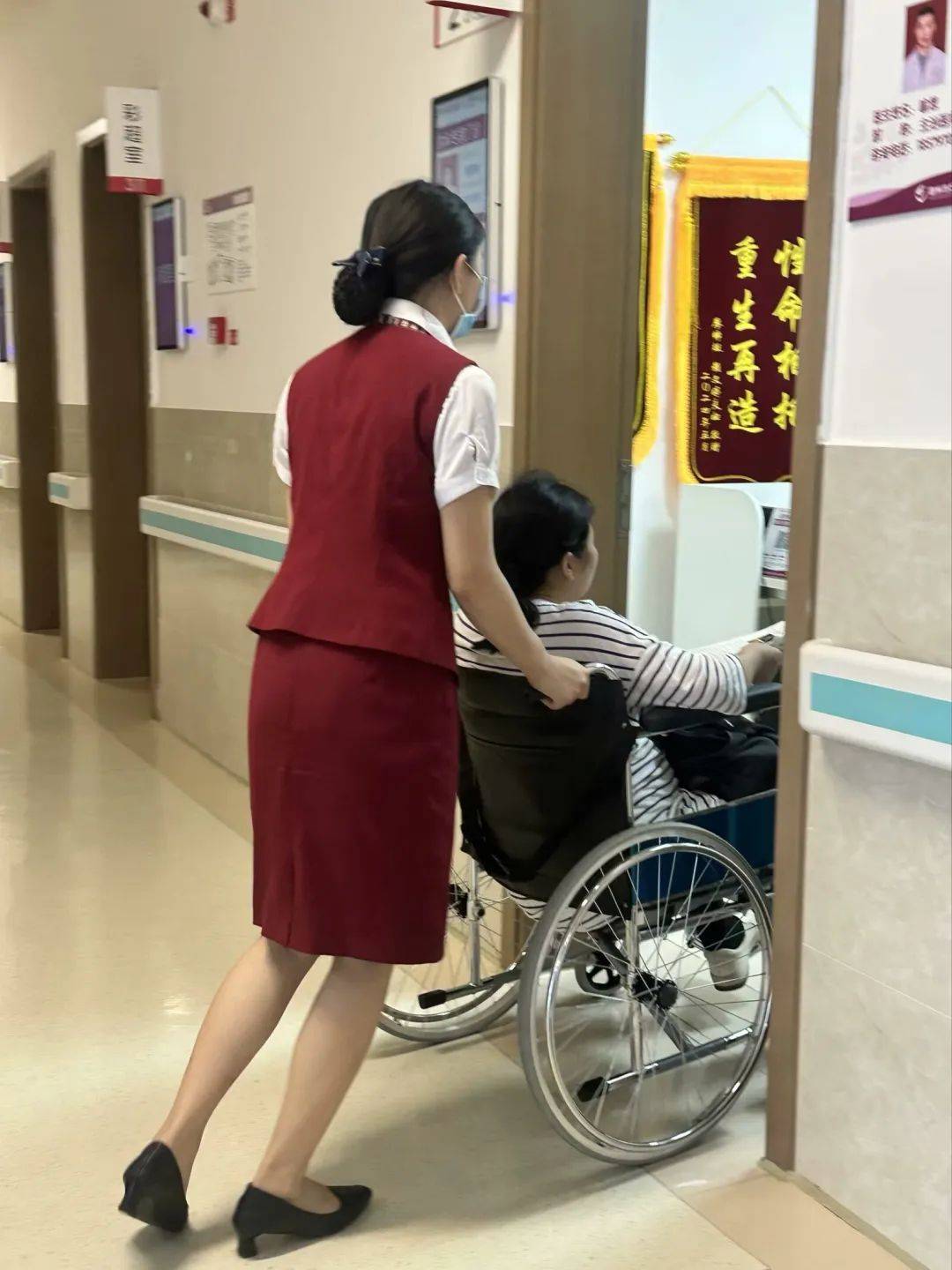 包含北京陪诊服务收费	全程陪同黄牛办理住院，跑腿挂号24小时服务的词条