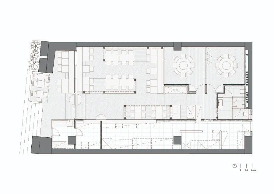 设计方案融合海鲜与酒馆两大元素,在平面布局上满足多元化的用餐需求