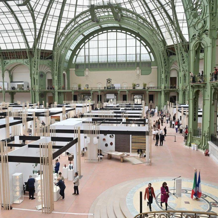 “绣”出国际范儿！刘雅携湘绣惊艳法国大皇宫_中国_观众_文化