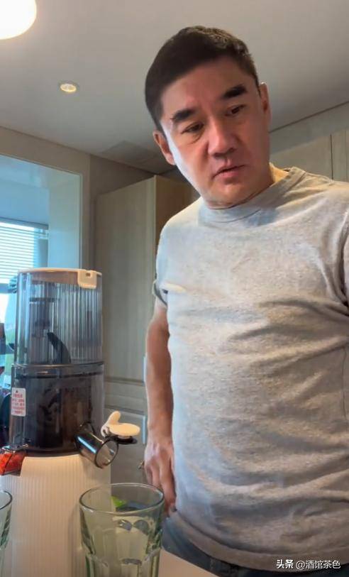 吴大维现状:住上海独栋豪宅,59岁身材发福,5岁可爱女儿好像他