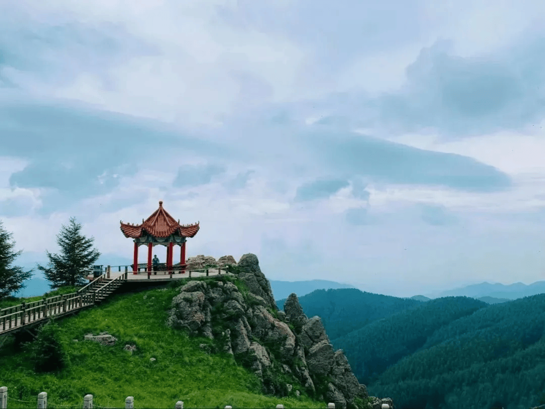 苏木山是国家aaaa级旅游景区,位于内蒙古自治区乌兰察布市兴和县城关