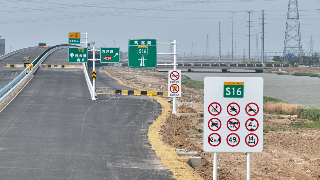 连宿高速徐圩至灌云段交安工程稳步推进