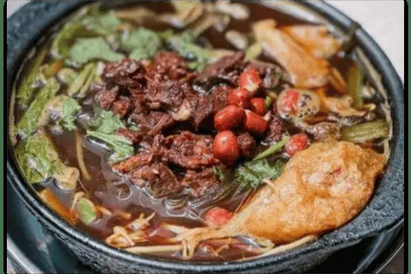 砂锅炖牛肉汤的做法_砂锅炖牛肉汤怎么做好吃又烂_