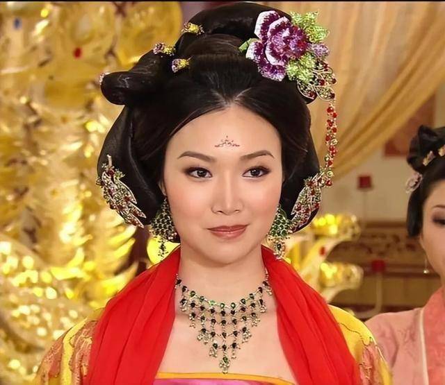 然而,叶翠翠却不受宠,也挺难以理解的