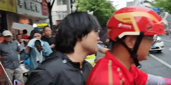 高考考生忘带身份证，京东骑手暖心相助