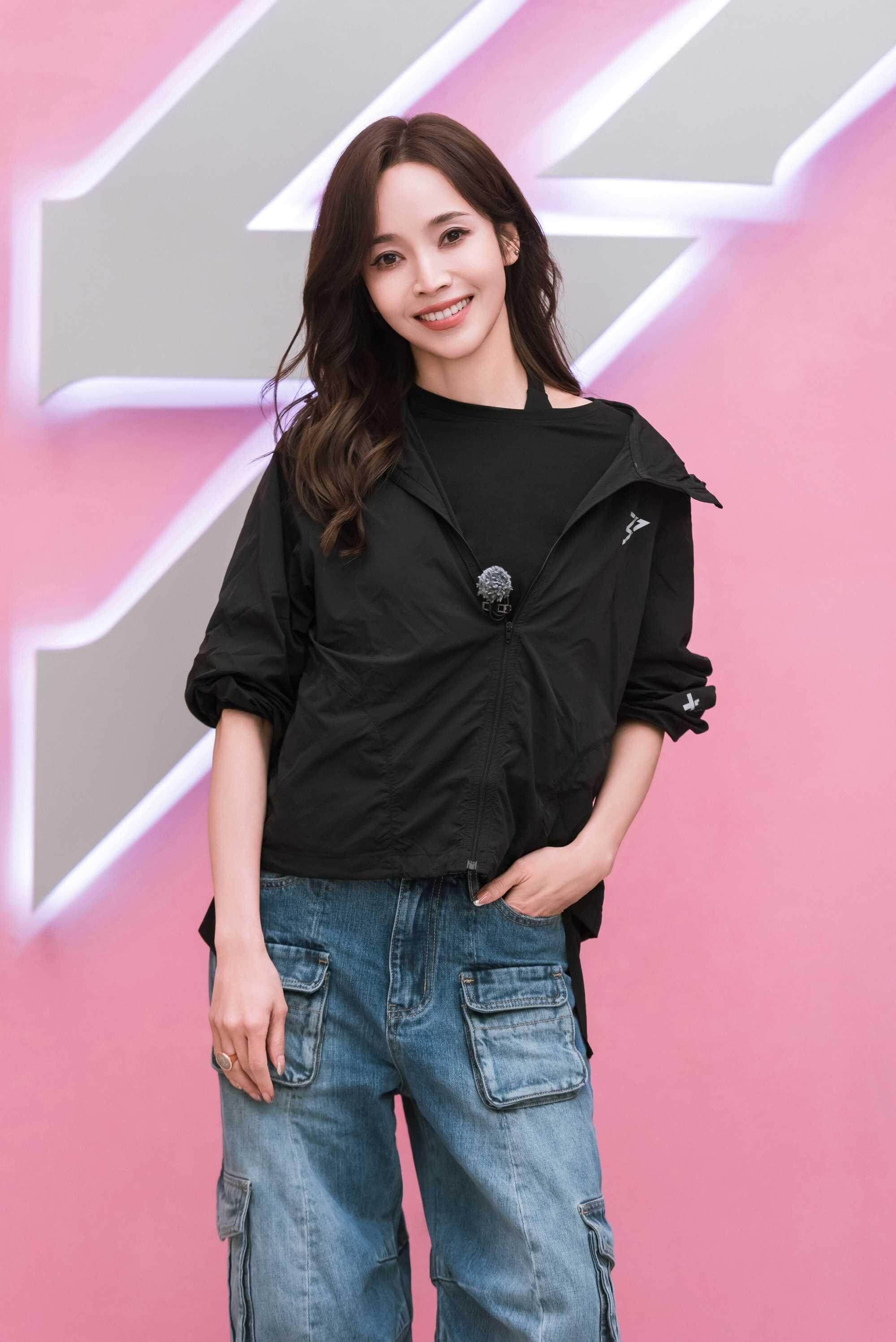 叶童"圆了歌手梦",侯佩岑否认"划水",《乘风2025》收官,姐姐们动情表