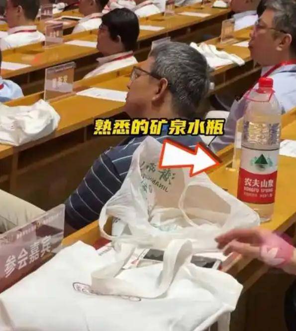吃相太难看！韦东奕注册才5天，官媒发声，评论区恶心一幕发生了