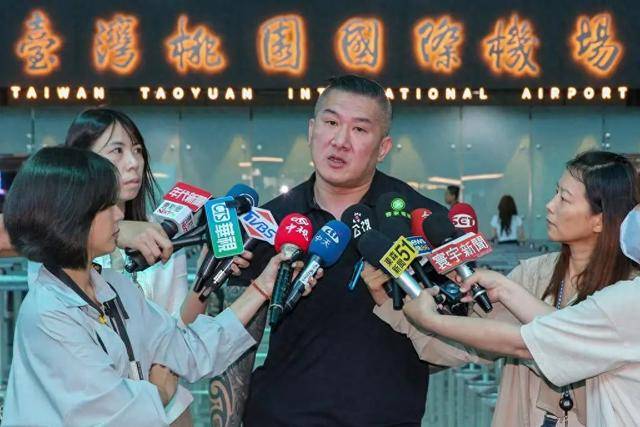 台湾网红“馆长”6天大陆行全程直播，被投喂茶叶蛋、榨菜，称深受感动，国台办回应