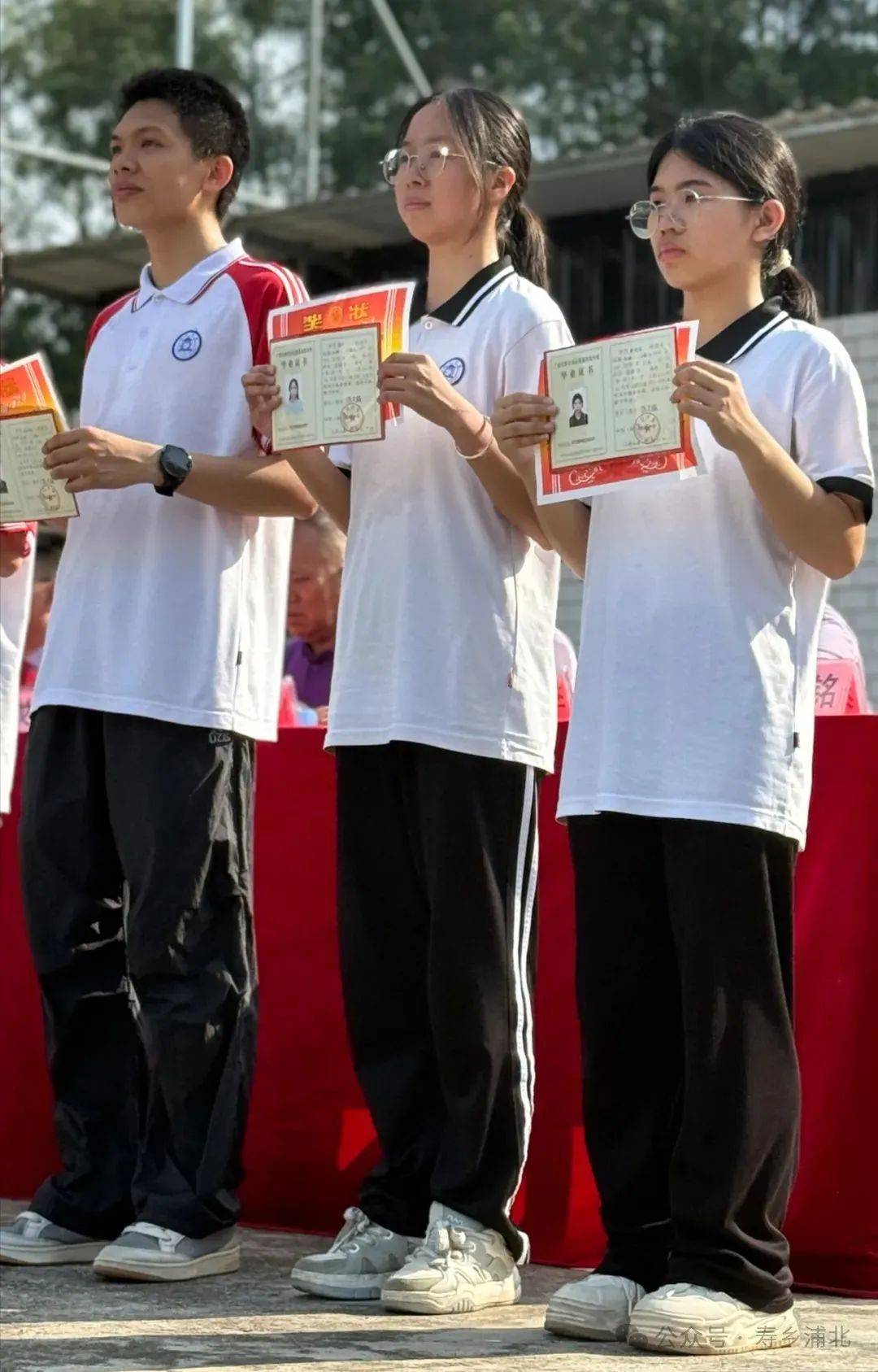 浦北中学 2025 届高三毕业典礼:感恩相伴,自此扬帆赴星河