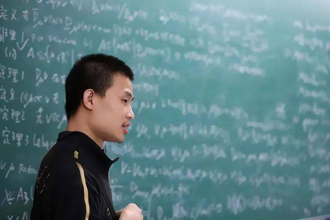 原创             韦神4秒视频引爆2400万粉丝，一场“知识IP”和平台的合谋？
