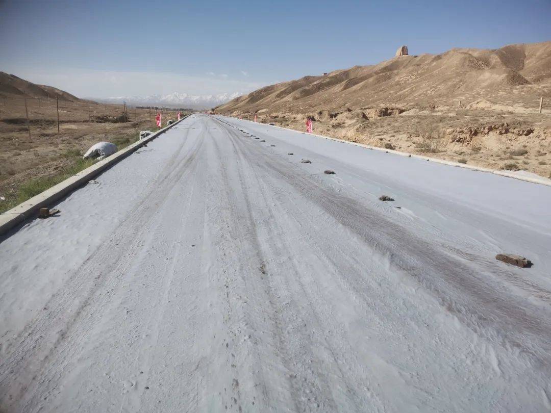 张掖公路事业发展中心2025年路面养护工程全深式就地冷再生底基层完工