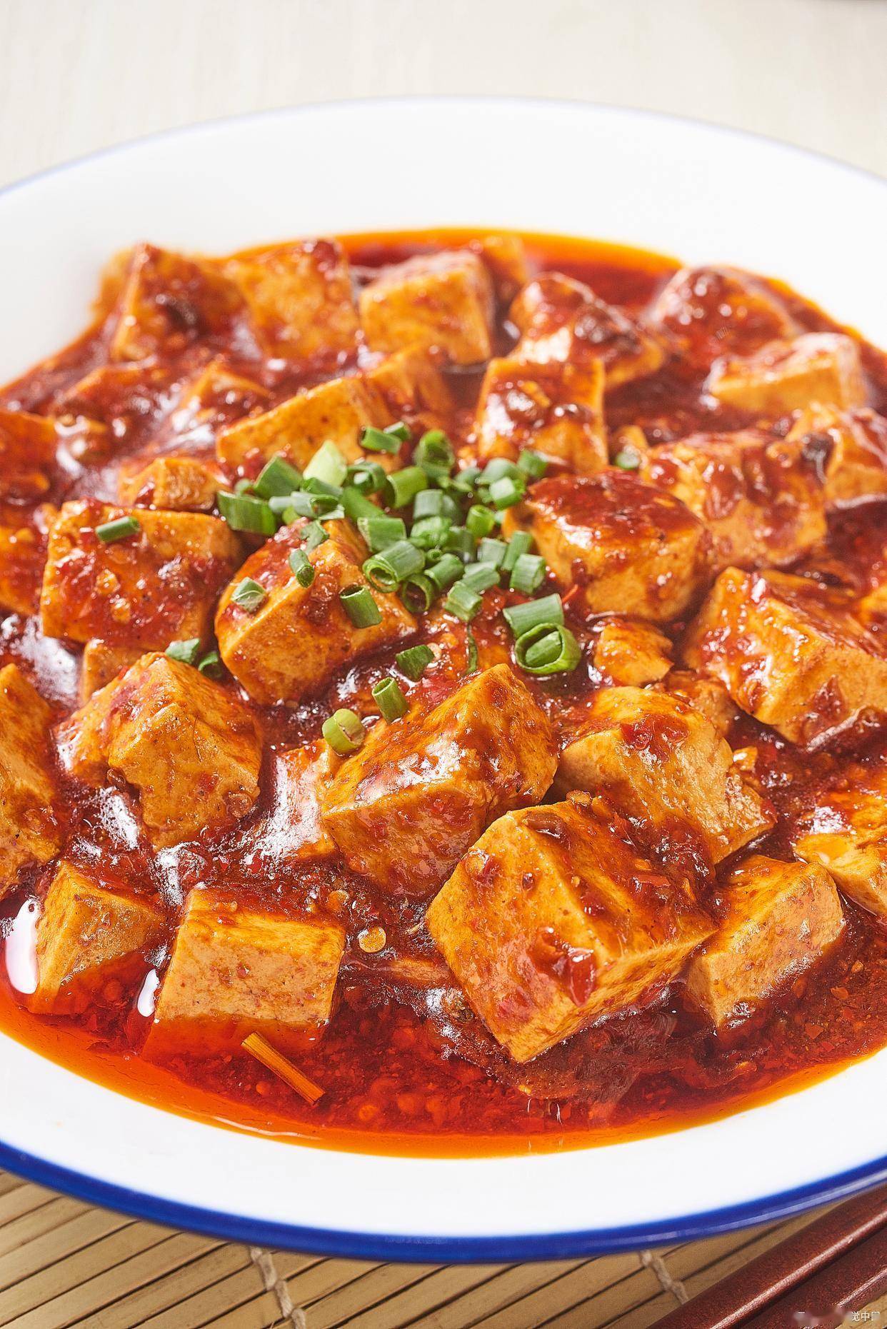 八麻婆豆腐麻辣鲜香的米饭终结者豆腐滑嫩肉末酥香麻辣红油包裹