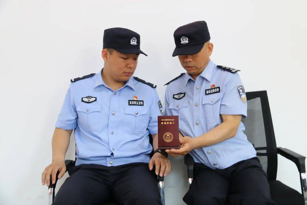 父亲节 | 您是坚韧的大树,也是温柔的阳光