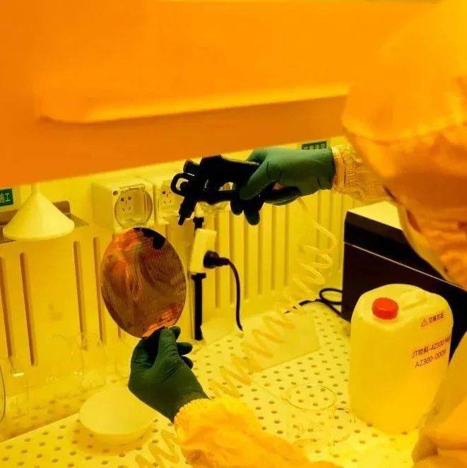 用意念玩游戏？我国成功开展首例侵入式脑机接口临床试验