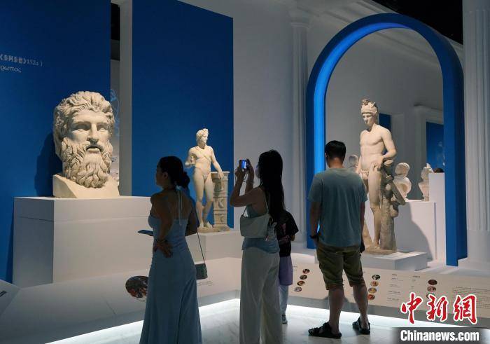 _“文明的史诗：来自地中海的古典雕塑艺术”展吸引民众观展_“文明的史诗：来自地中海的古典雕塑艺术”展吸引民众观展