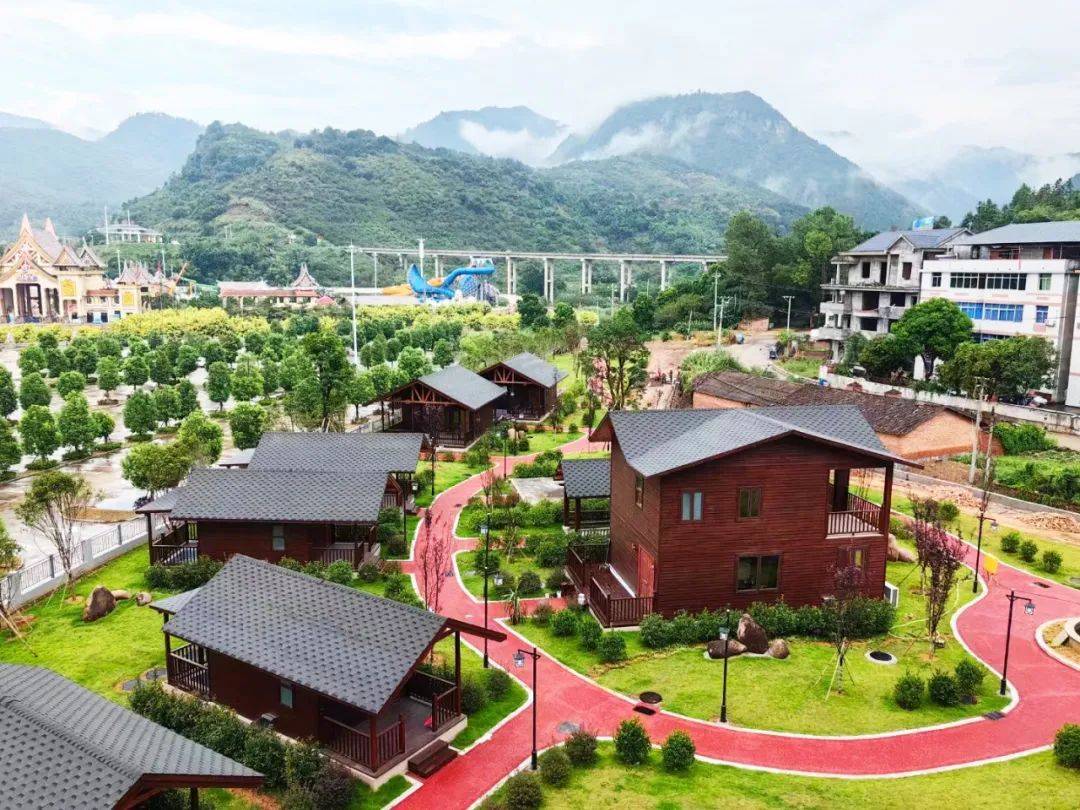 场所""葛岭村综合服务楼",招引福建大千方广文化公司,打造集温泉民宿