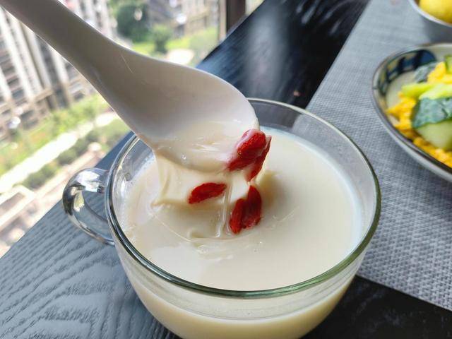 羡慕！老两口的早餐，花钱少又养生，简单又省事儿！__羡慕！老两口的早餐，花钱少又养生，简单又省事儿！