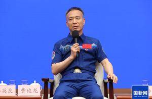 费俊龙答政知君：要想弯道超车，必先自立自强