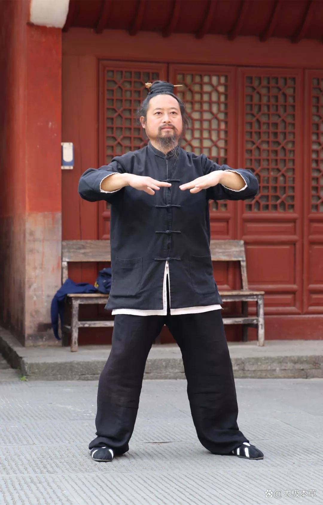 站桩姿势知识要领,道家养生站桩注意事项
