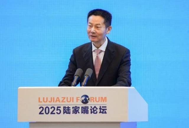 证监会主席吴清：严惩违法输送利益，严防“浑水摸鱼”｜快讯