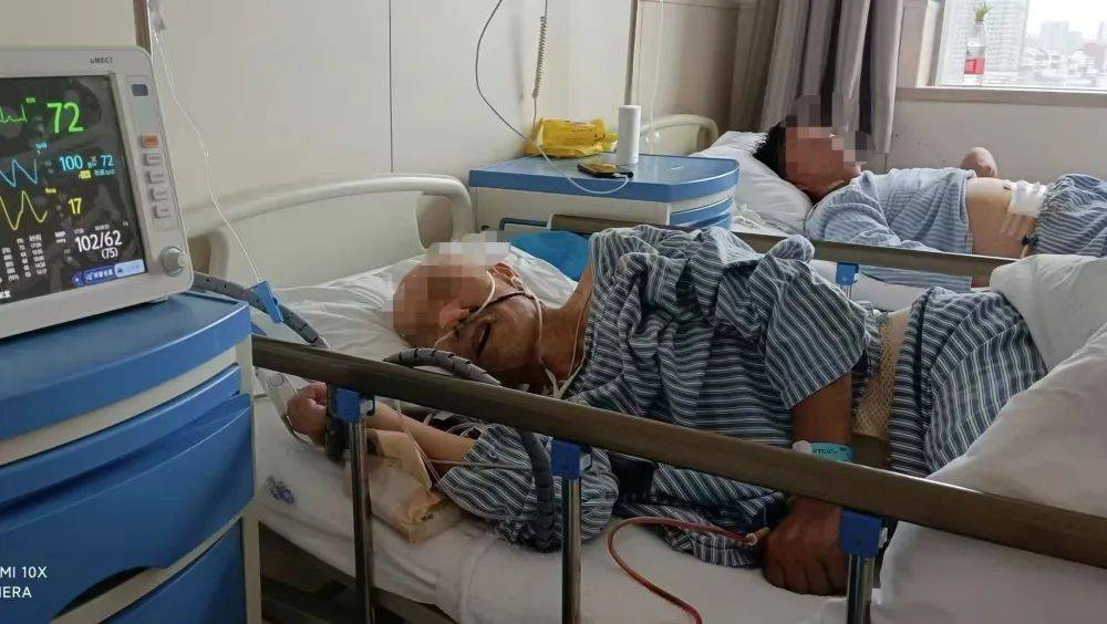“八旬老人诊断胃炎被以癌症切全胃”，郑大一附院回应：已对两名涉事医生内部处罚