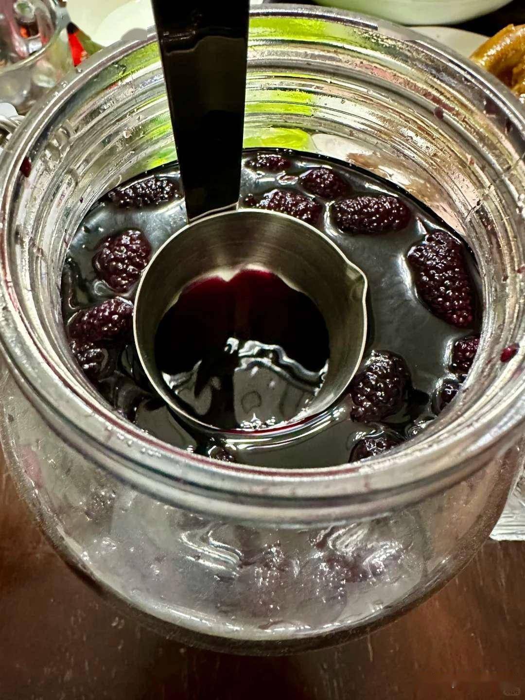 亲测分享:桑葚干泡酒睡前喝,一周后头发状态有改善!