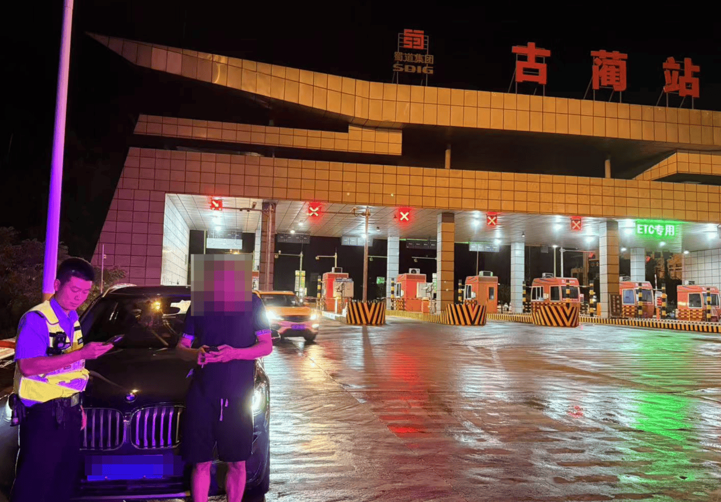 男子酒后驾车带着妻孩四人上高速 妻子气得直接报警：丈夫酒驾