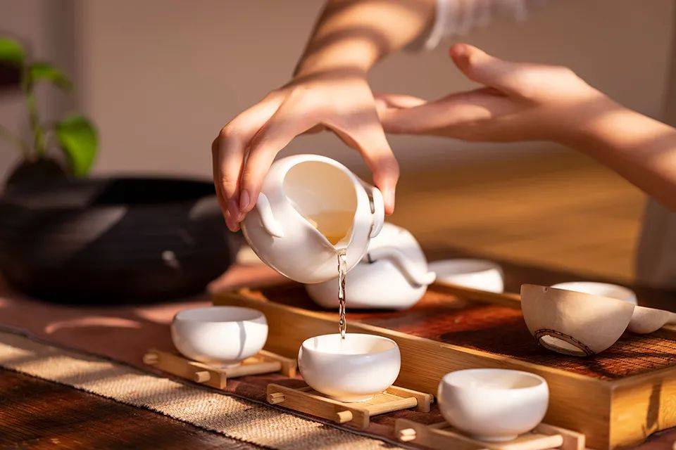 物欲纵横时代如何保持自我？喝茶品味人生苦