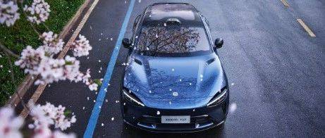 雷军回应小米YU7销量！目标挑战特斯拉Model Y