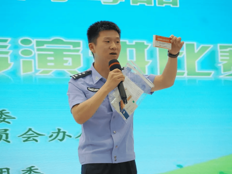 孝警阿特喊你:不 "毒" 行,才是最酷的选择!