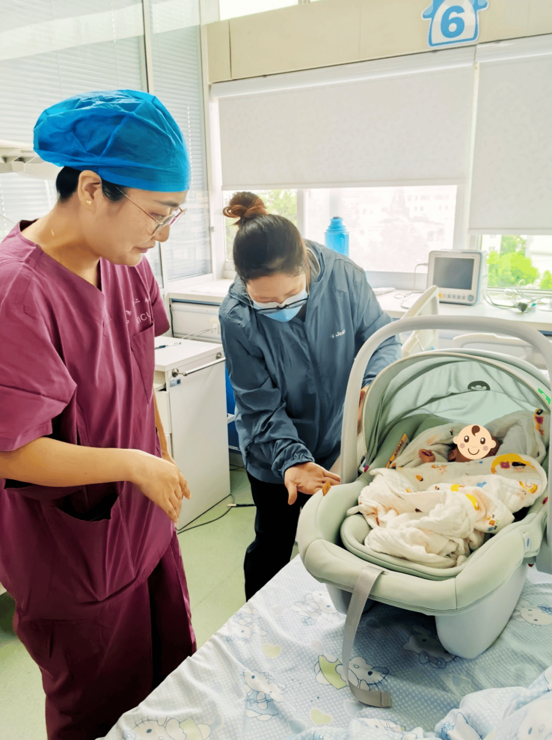 从焦虑无措到从容照护上周五,38岁的陈妈妈抱着襁褓中体重已达4斤8两