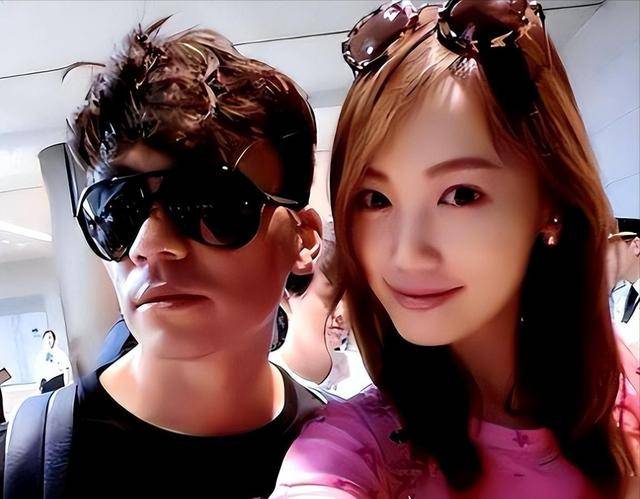 离婚9年，王宝强的一双儿女都“以他为荣”，马蓉彻底后悔了吧？