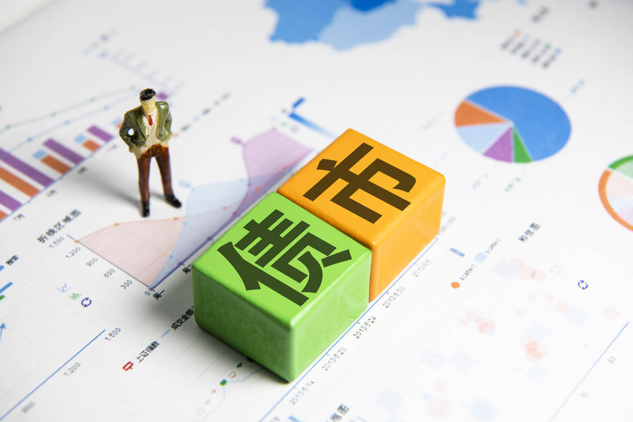 出售股票和资产，积极地“重新添加房地产公司